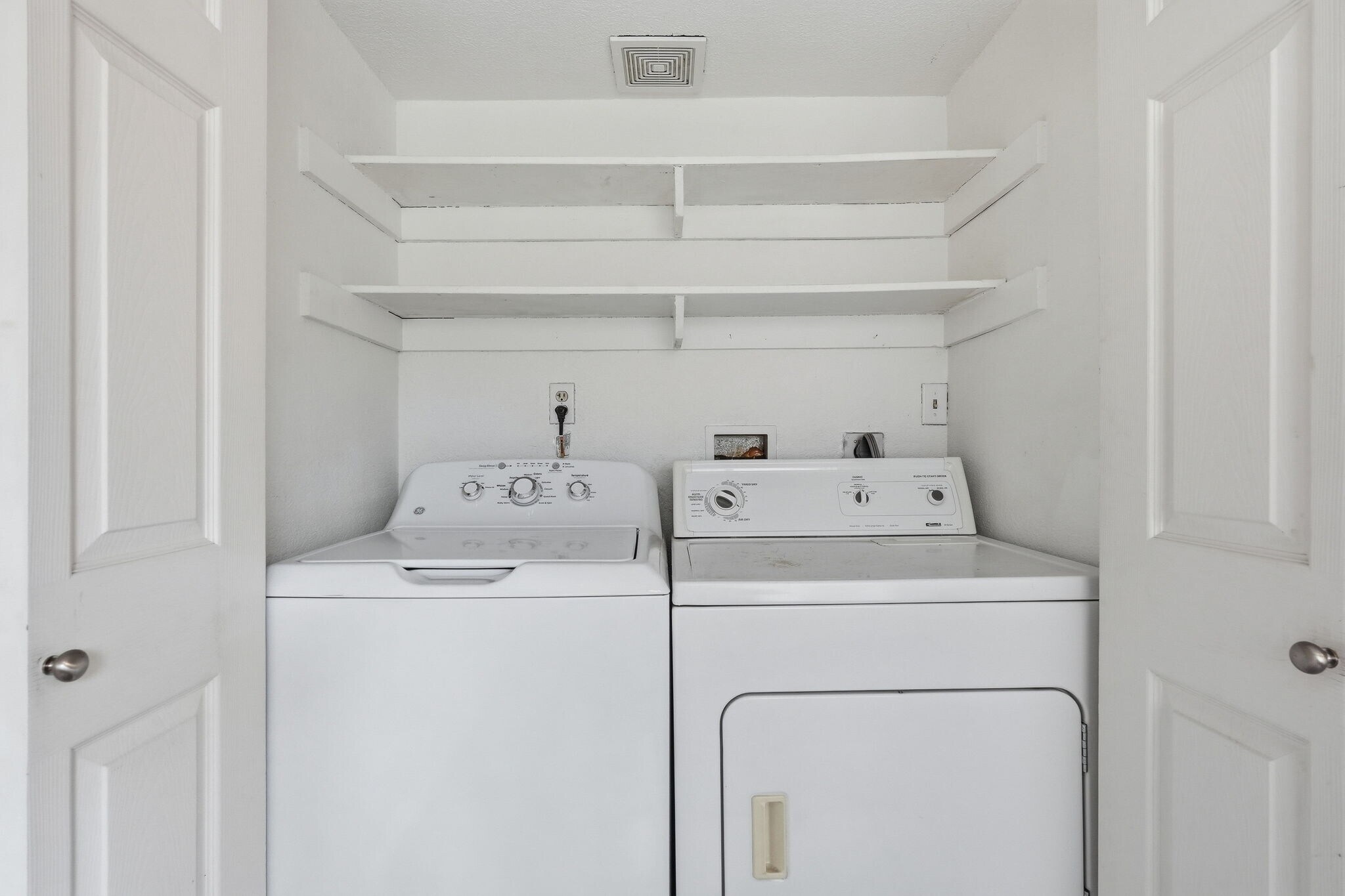 Building Photo - 31 W Pasadena Ave