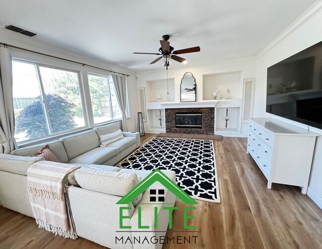 Building Photo - Scenic View Balcony and Beautiful 4-Bedroo...