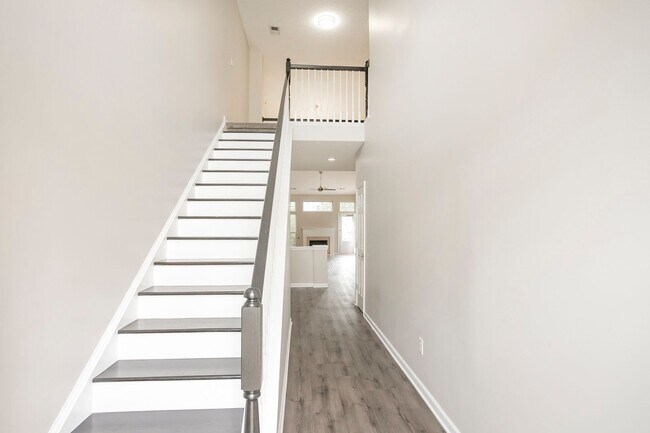 Building Photo - 7277 Charlotte Pike