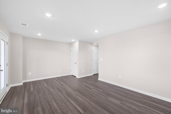 Building Photo - 569 Seeback Dr