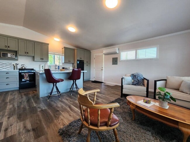 Primary Photo - 1 Bedroom Upstairs Apartment.