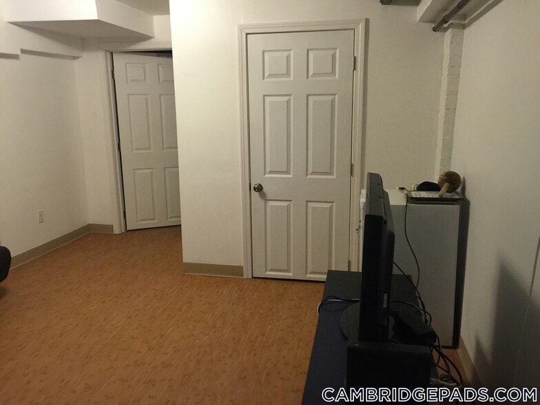 Building Photo - 17 Putnam Ave