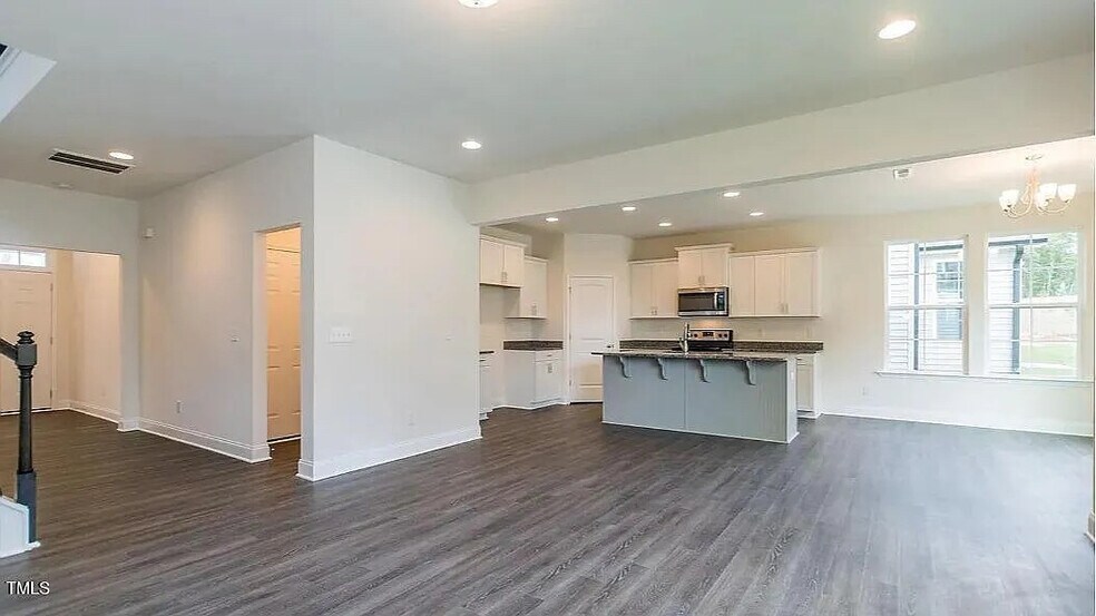 Building Photo - Room in House on Burford Wy