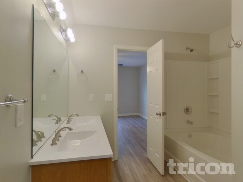 Building Photo - 3216 Laurenfields Way