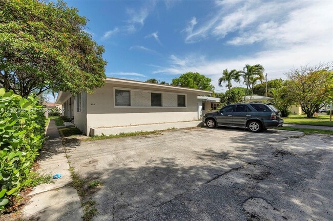 Building Photo - 923 N 17th Ave