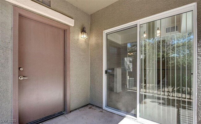 Building Photo - 6868 Sky Pointe Dr