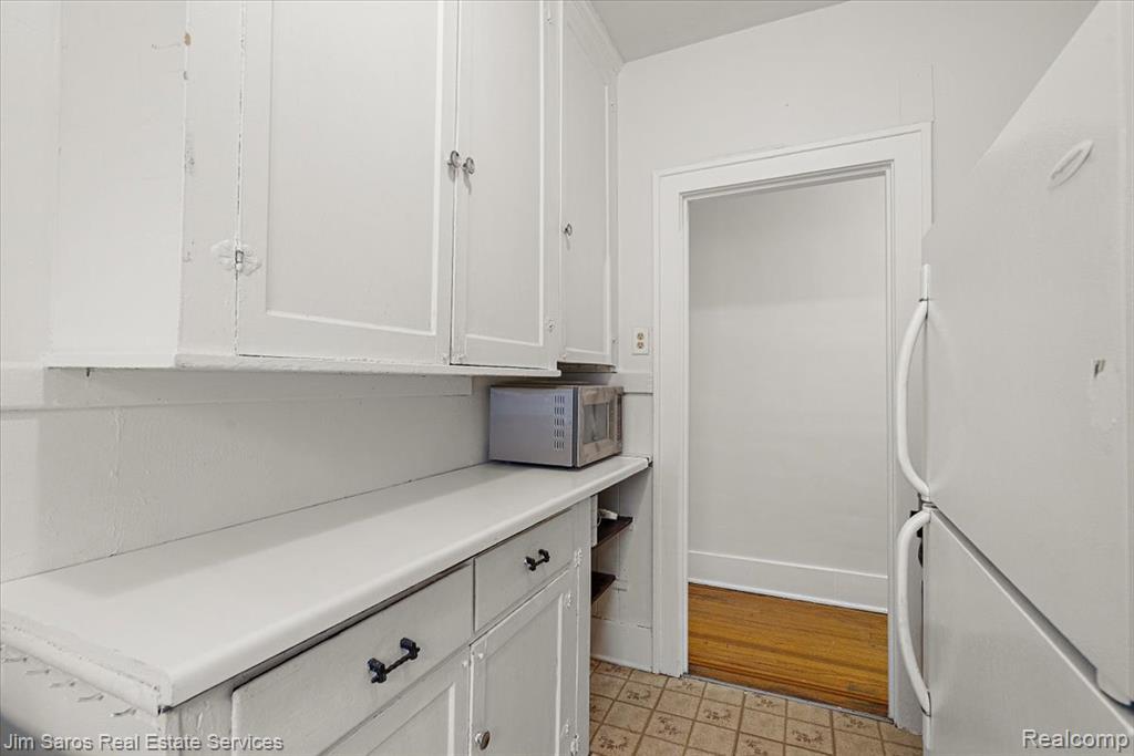 Building Photo - 981 Beaconsfield Ave