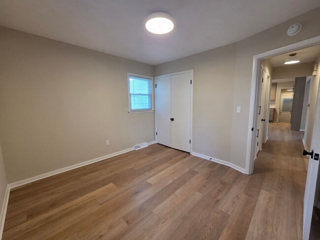 Building Photo - Beautiful 4 bedroom in Forest Hills