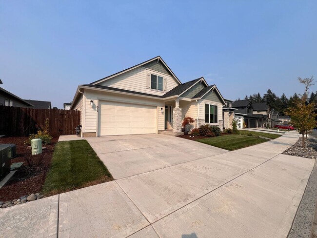 Building Photo - 842 SE 37th St