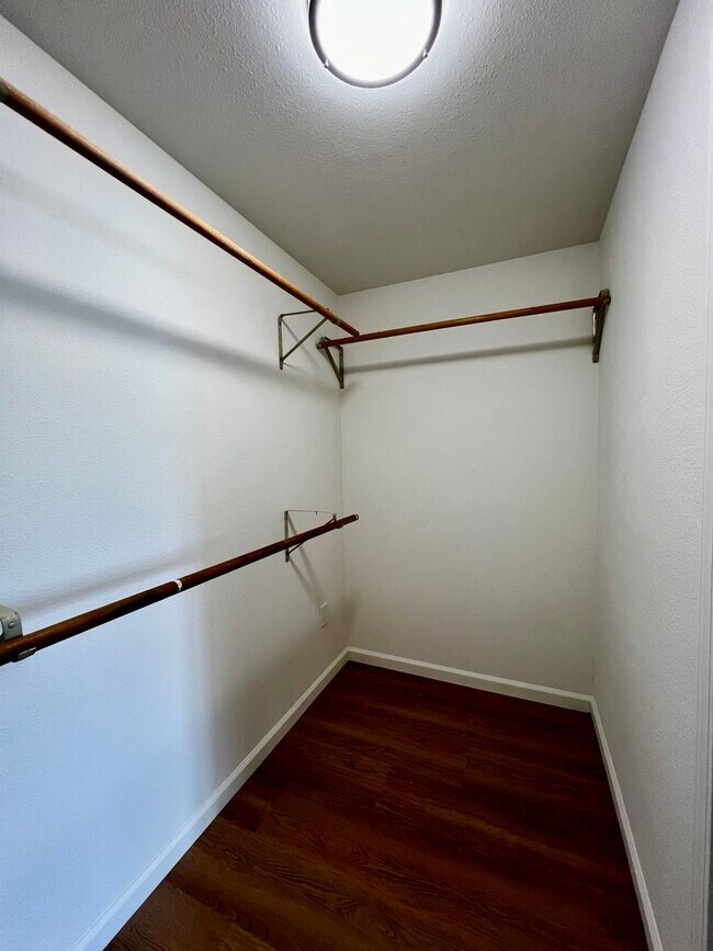 Building Photo - 5204 Roza Hill Dr