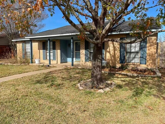 Building Photo - Beautiful 4 Bedroom For Rent!