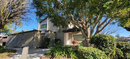 Building Photo - 3 Bedroom, 1.5 Bath Tierrasanta Townhome i...