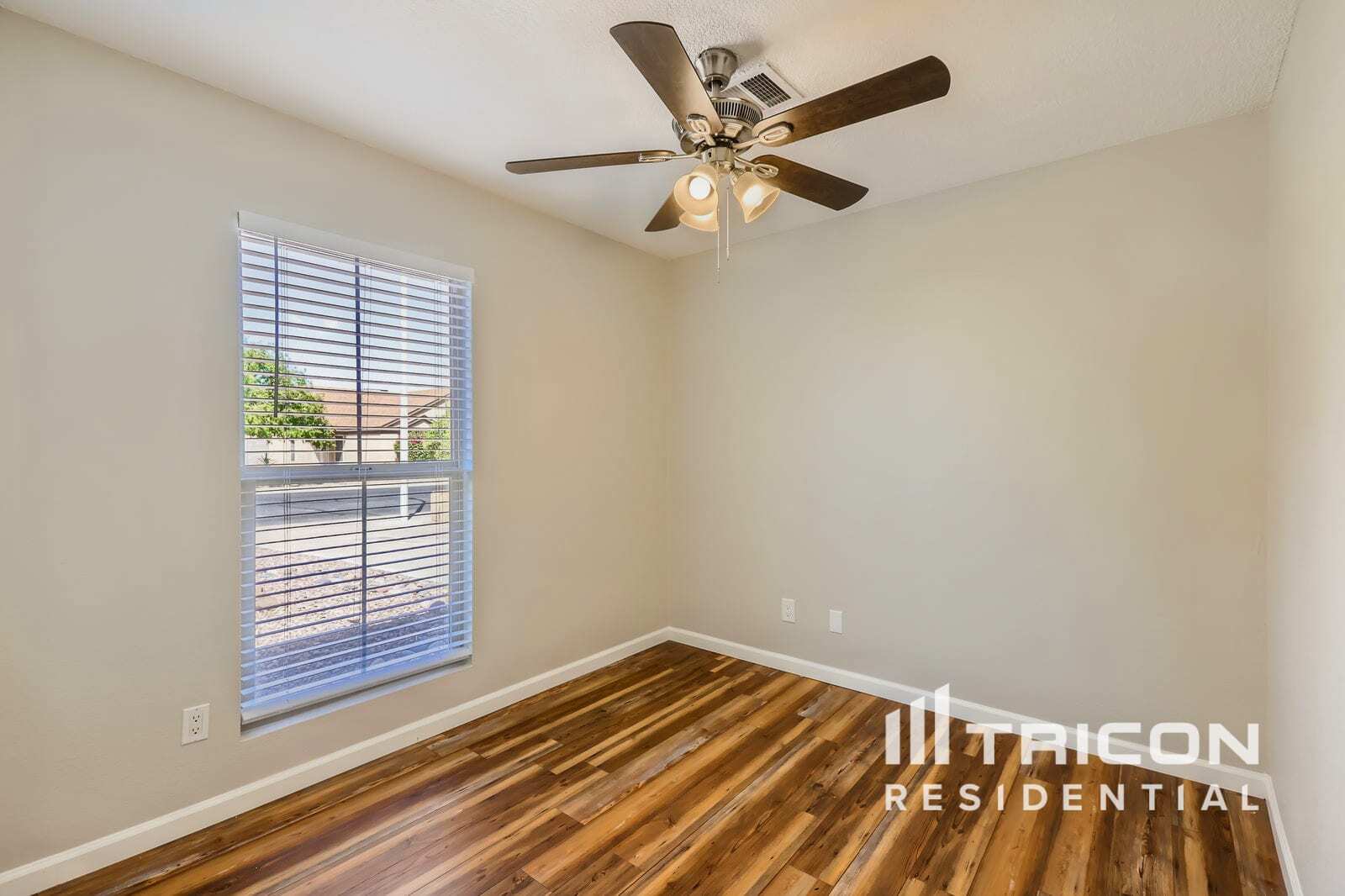 Building Photo - 673 E Estrella Dr