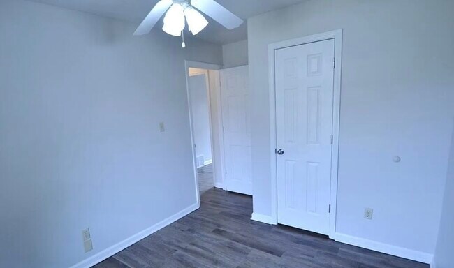 Building Photo - 10087 Hyman Dr