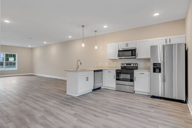Building Photo - Excell Pointe 2 Bedroom Townhomes
