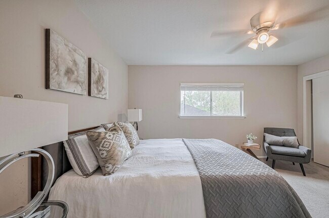Building Photo - 505 Stoneledge Dr