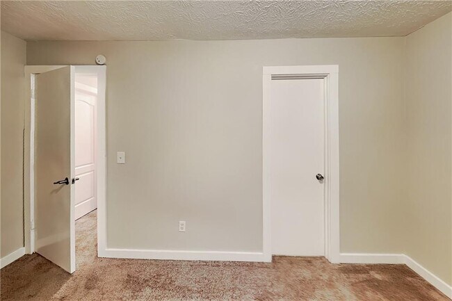 Building Photo - 4579 N Woodlake Ln SE