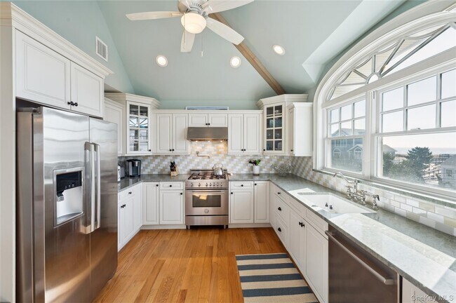 Building Photo - 902 Dune Rd