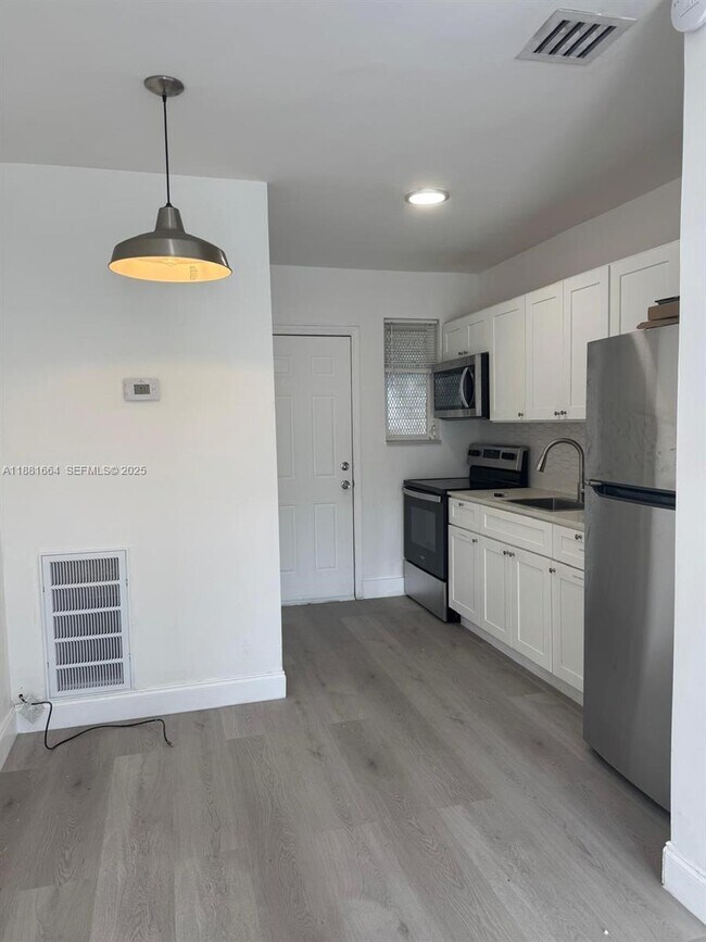 Building Photo - 27 NW 41st St