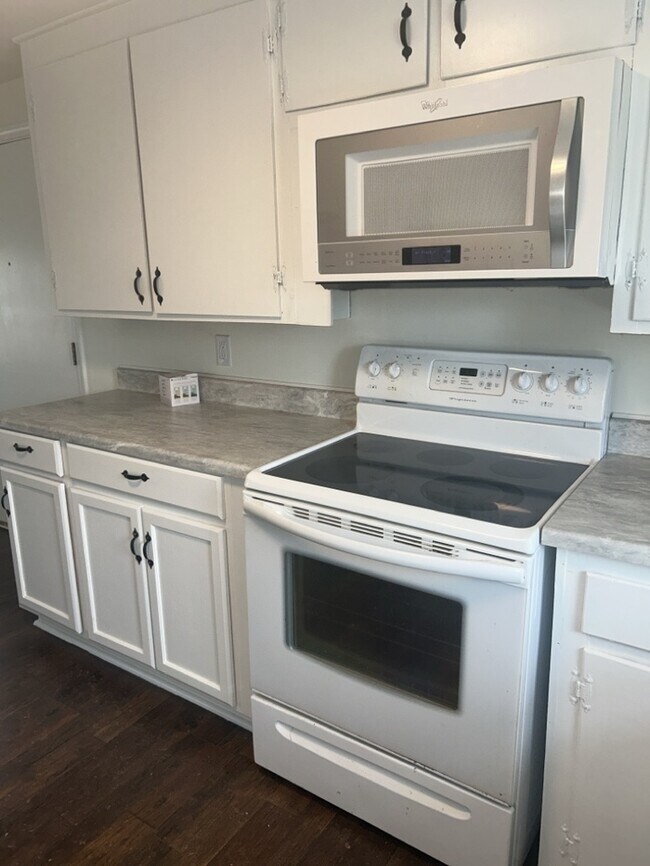 Building Photo - 721 Pickens Dr