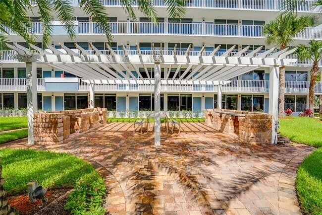 Building Photo - 3010 W Bay Cir