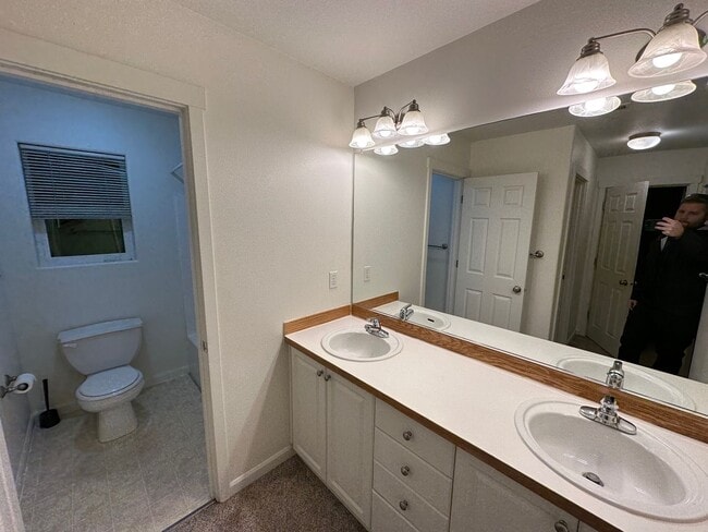Building Photo - 5721 NE Canard Ct