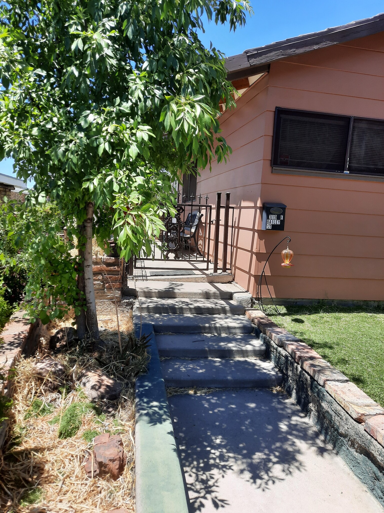 Front entry way - 319 E Bailey St