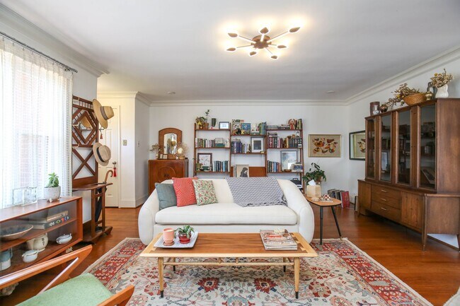 Building Photo - Adorable 3 bedroom ranch with fenced yard!