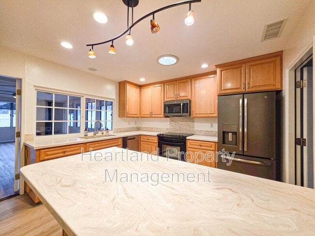 Building Photo - 7381 Laura Ct