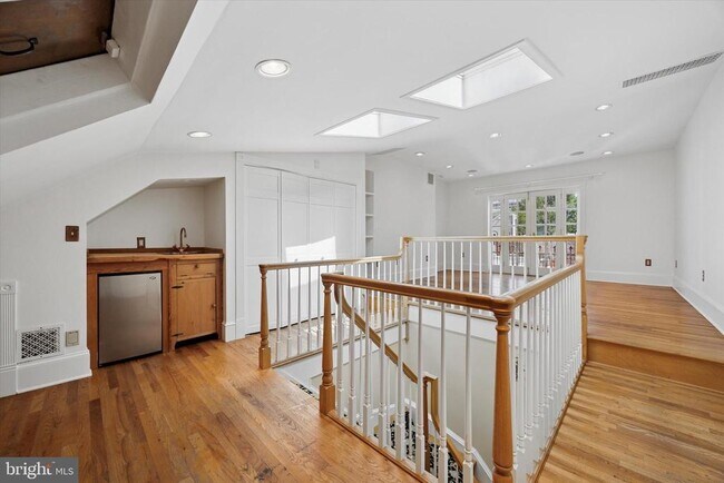 Building Photo - 535 Delancey St