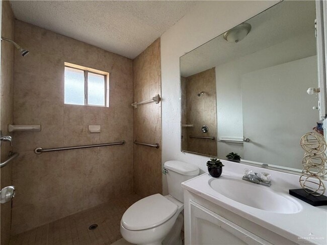 Building Photo - 25 S Raul Longoria Rd