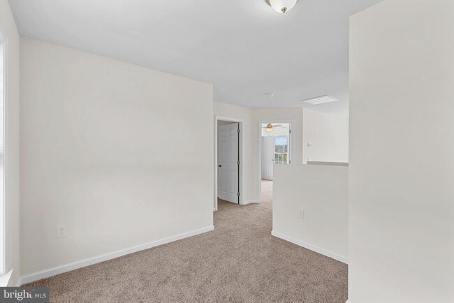 Building Photo - 100 Holiday Ct