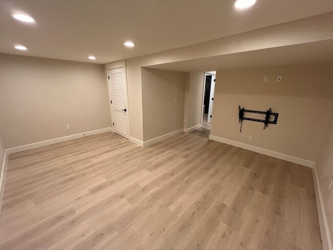 Building Photo - Amazing 4 Bed/3 Bath Home on One Acre with...