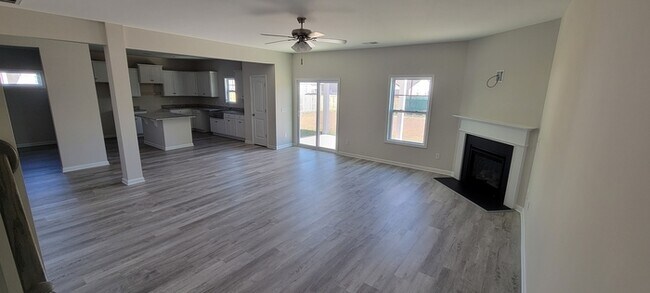 Building Photo - Brand new 5 bed room home in Chapin