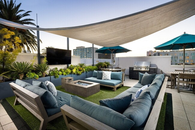 Building Photo - Charming 1-Bedroom Retreat in Prime Santa ...