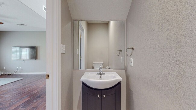 Building Photo - Vista Del Norte neighborhood 3 Bedroom