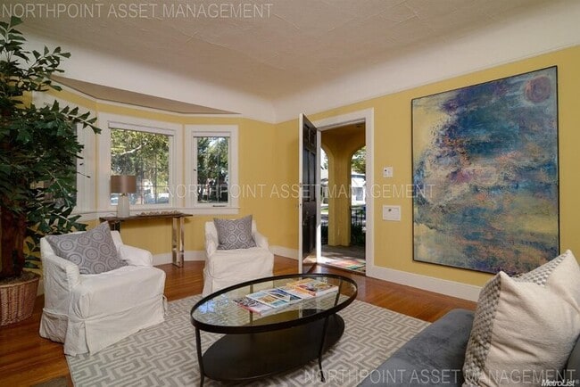 Building Photo - Charming East Sacramento Bungalow – Prime ...