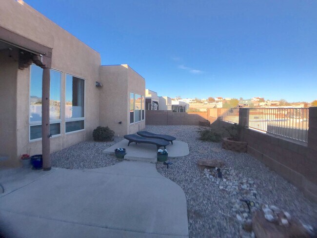Building Photo - Immaculate 3 bedroom in Rio Rancho! Stunni...