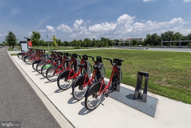 Building Photo - 711 McKenzie Ave