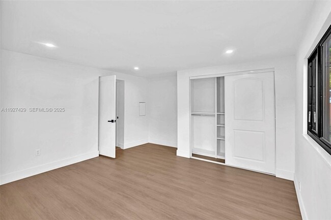 Building Photo - 1123 NE 1st Ave.