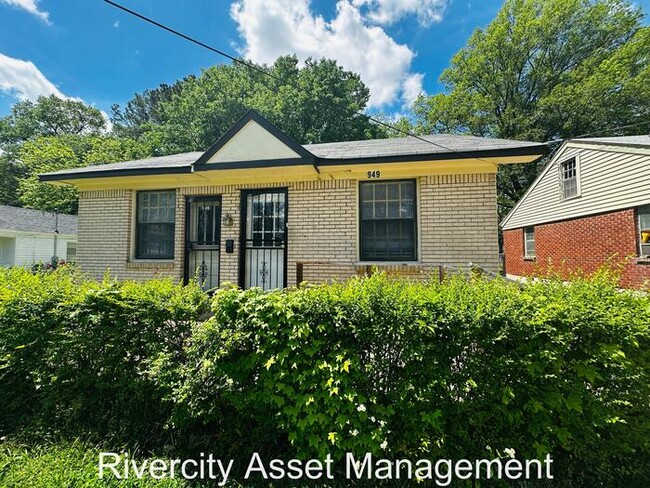 Primary Photo - A Must See Nestled In The 38111 !!!!! HABL...
