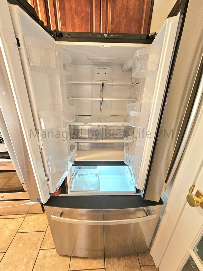 Building Photo - 223 NE 62nd Ave