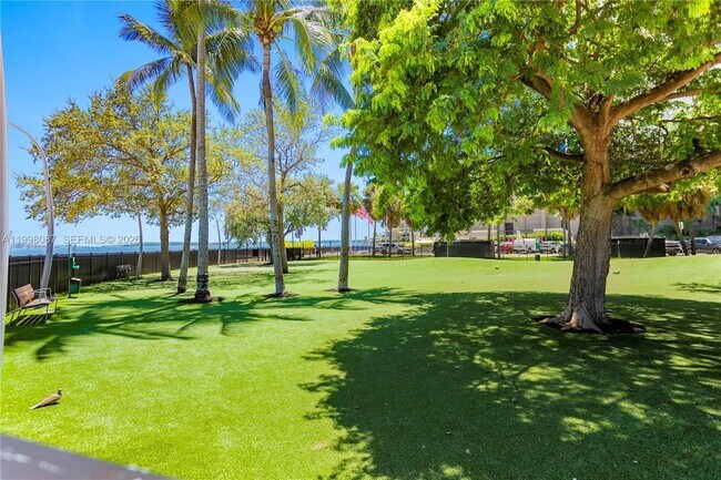 Building Photo - 300 S Biscayne Blvd