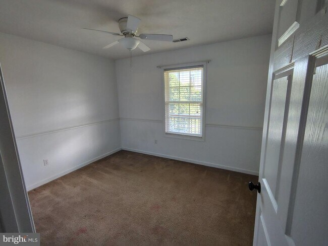 Building Photo - 76 Houghs Way