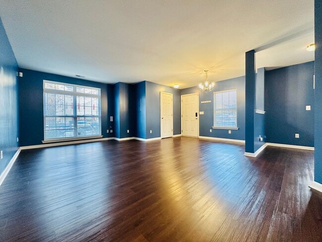 Building Photo - End-Unit 3BR Townhome Minutes to NCSU, Downtown & Crossroads