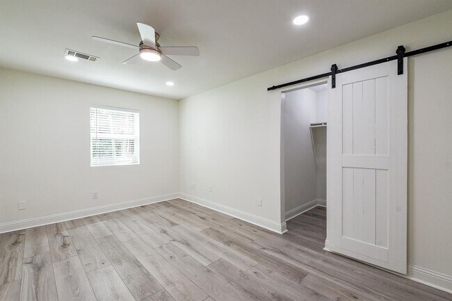 Building Photo - 527 FM 787