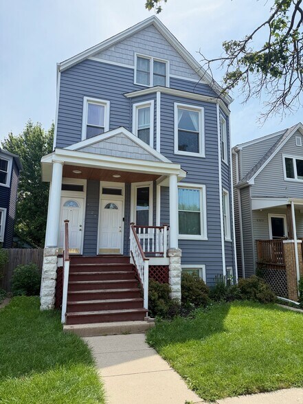 Primary Photo - 4327 N Avers Ave