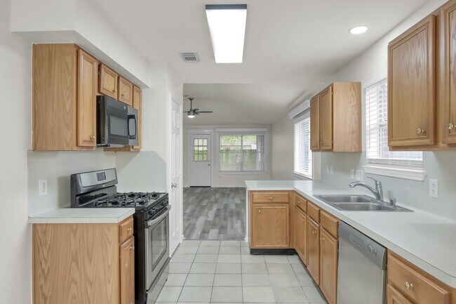 Building Photo - 28715 Fox Lynn Dr