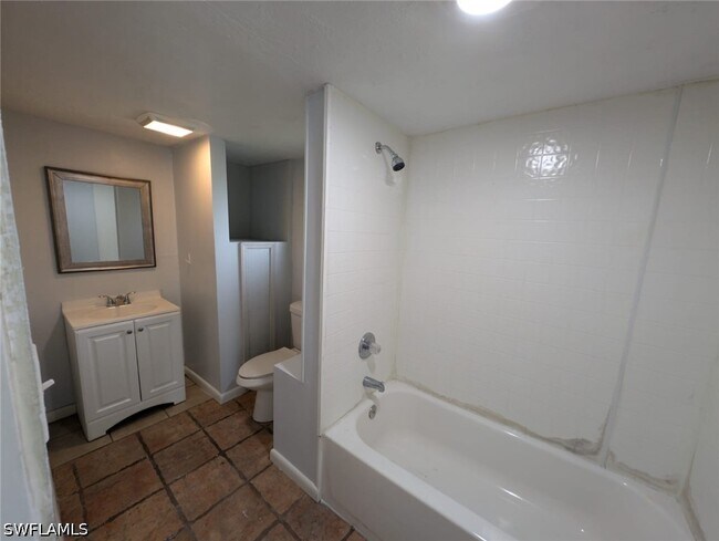 Building Photo - 111 E Palmetto Ln