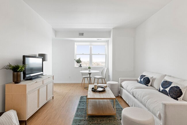 Interior Photo - Grand & Syndicate Apartments